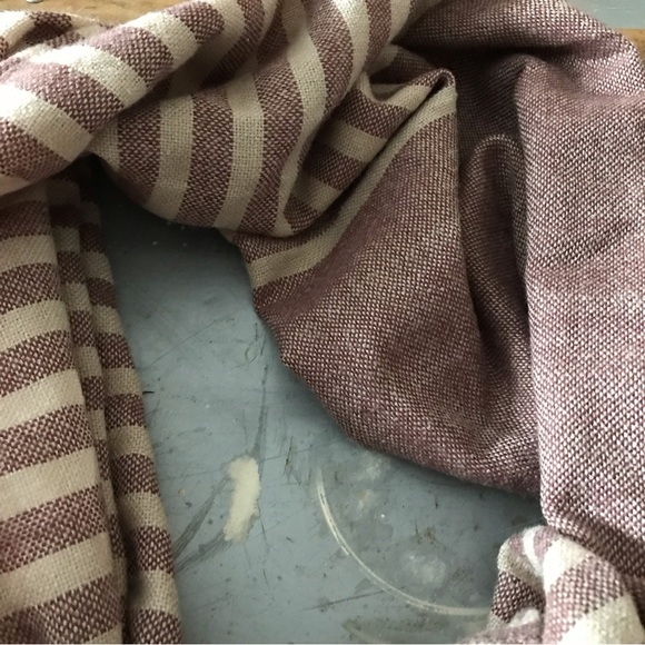 Burgundy/Beige scarf. - Picture 6 of 7